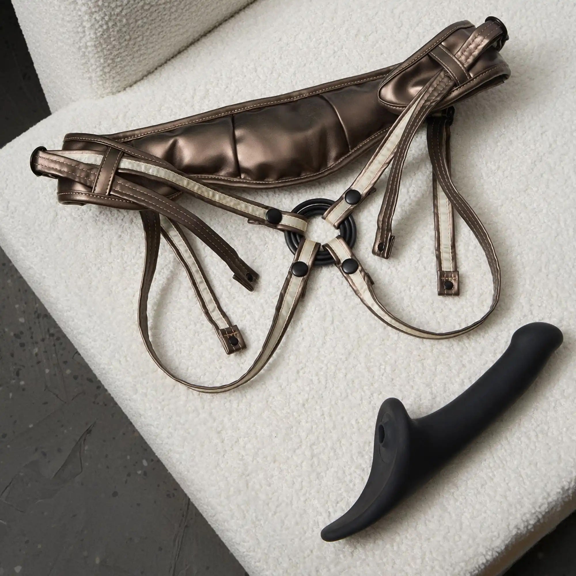 HARNAIS EN SIMILI CUIR DESIROUS - NOUVEAU DESIGN